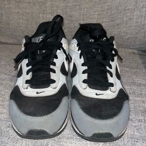 Nike Men's Black and White Sneakers